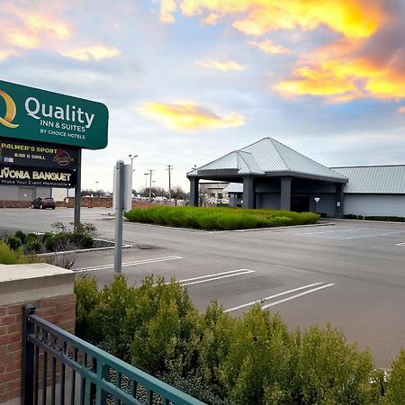 Quality Inn & Suites Banquet Center Livonia Exterior photo