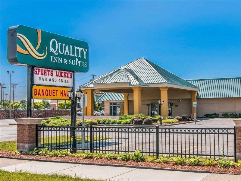 Quality Inn & Suites Banquet Center Livonia Exterior photo