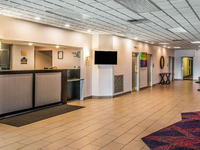 Quality Inn & Suites Banquet Center Livonia Exterior photo