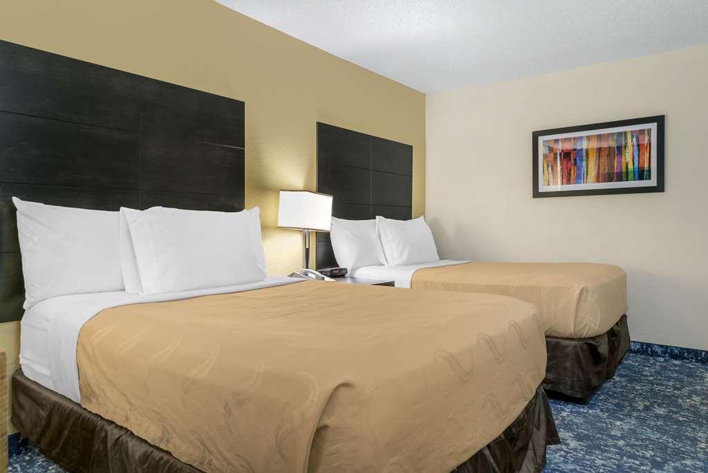 Quality Inn & Suites Banquet Center Livonia Room photo