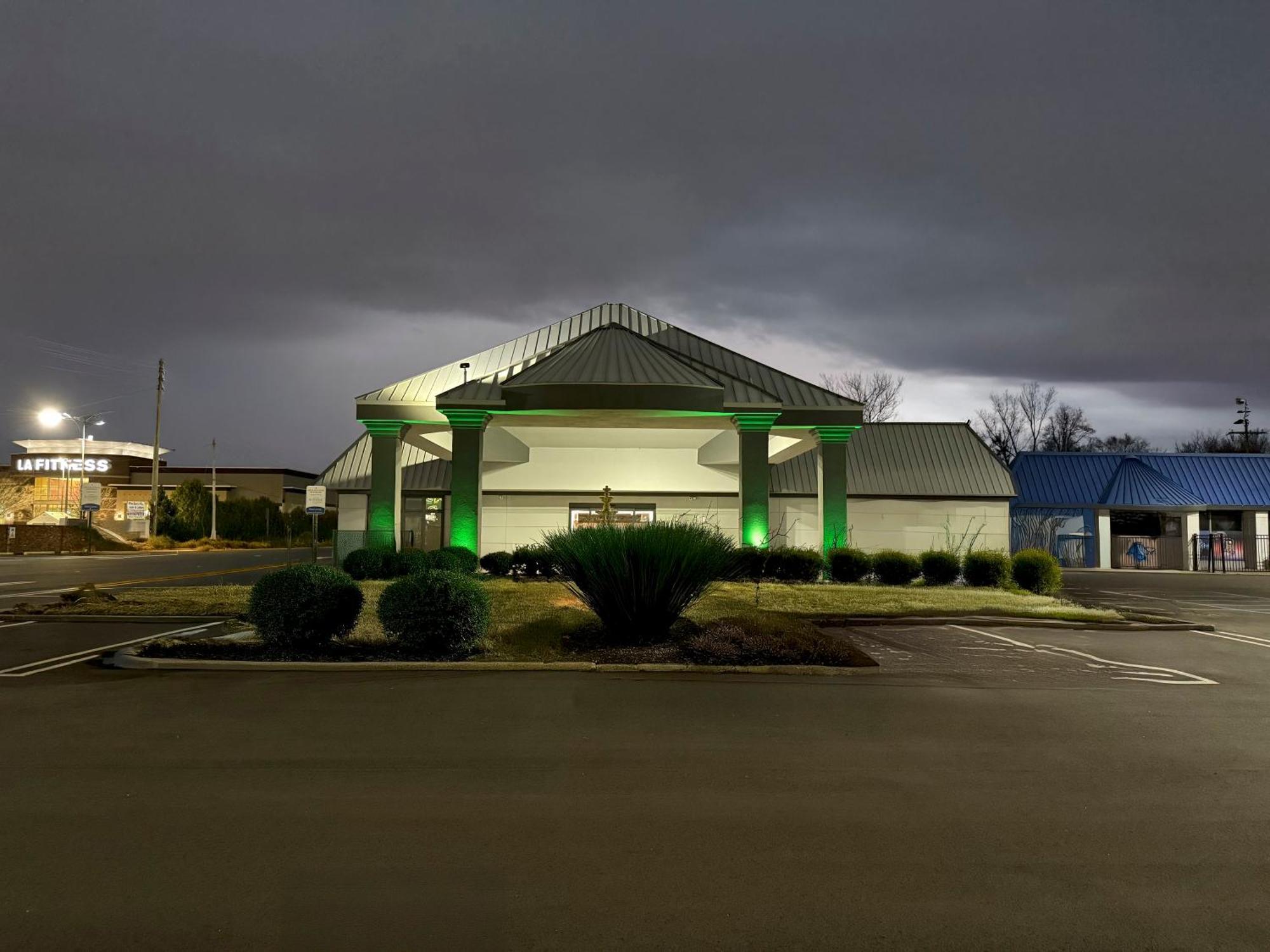 Quality Inn & Suites Banquet Center Livonia Exterior photo