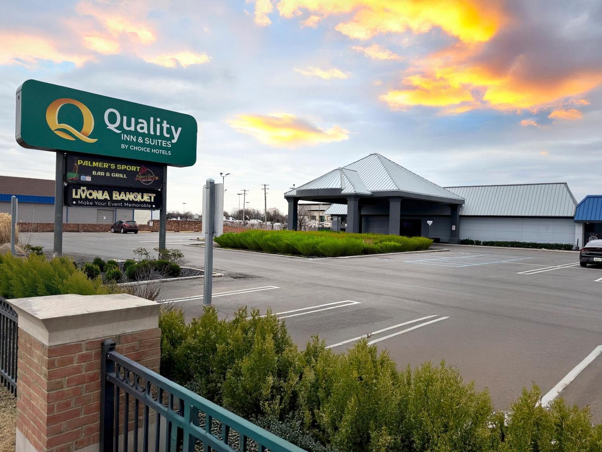 Quality Inn & Suites Banquet Center Livonia Exterior photo